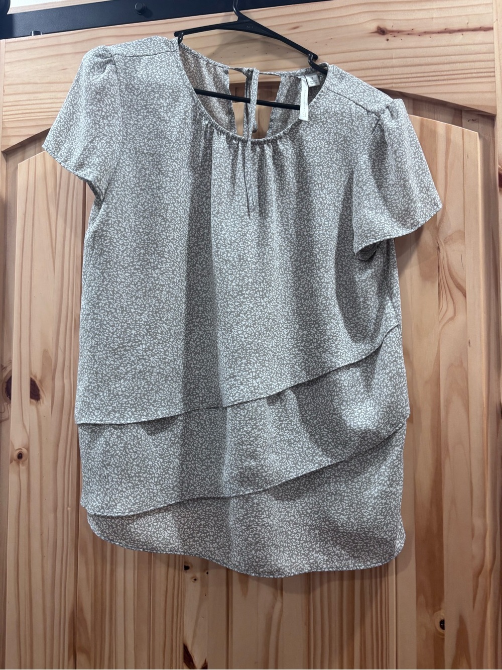 LC Lauren Conrad Light Gray Floral Layered Short-Sleeve Top